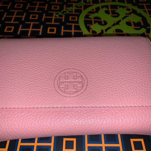 Tory Burch Bombe flat wallet crossbody dark cameo - Picture 2 of 6